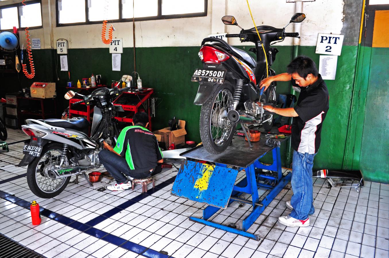 Mas Pur Bengkel: Solusi Otomotif Cilacap yang Tak Pernah Pernah Kehabisan Ide